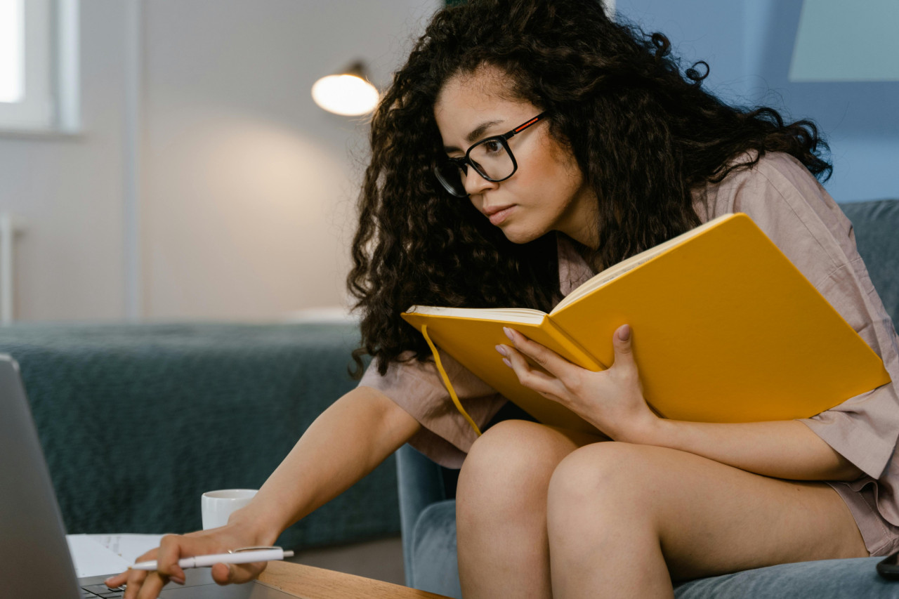 dekoratives Bild zur Seite Fachsprachenprüfung B2 Pflege | Copyright: pexels: mart production