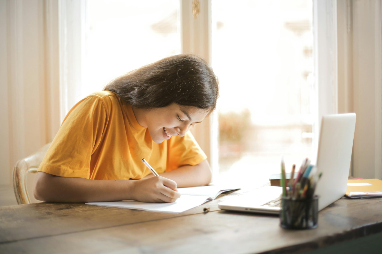 dekoratives Bild zur Seite KommPass Vielfalt | Copyright: pexels: Andrea Piacquadio